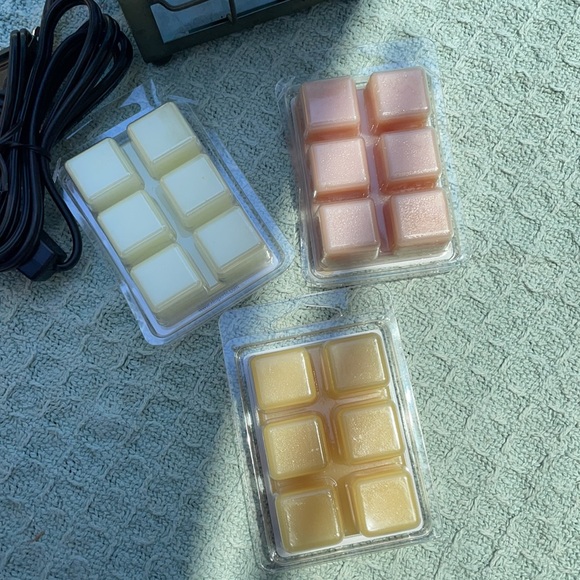 ED by Ellen Warmer - Picture 3 of 7